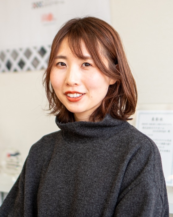 間野 結